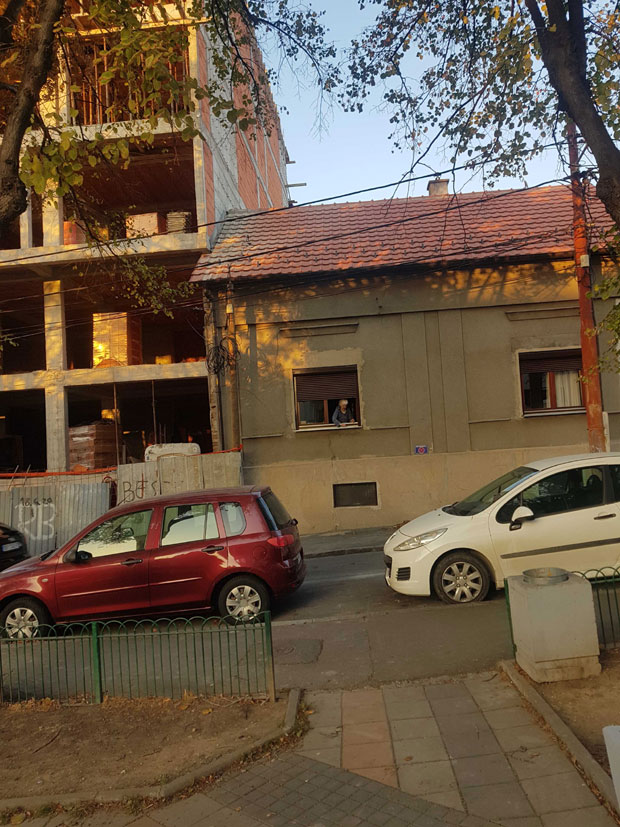 Попуцао цреп због дивље градње 